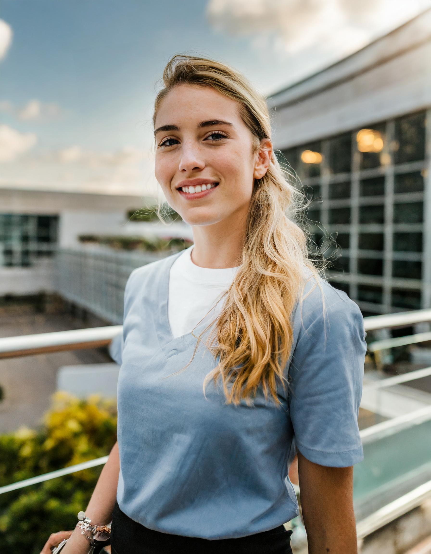 fröhliche Person, positive Ausstrahlung